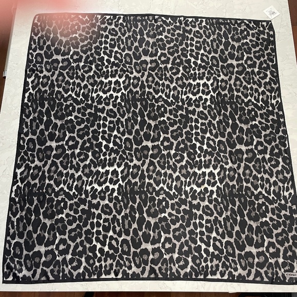 NWT Coach Leapard Print Silk Scarf 36x36" ($120) - Picture 1 of 7